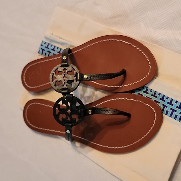 TORY BURCH BLACK GABRIEL THONG SANDALS - Picture 9 of 9